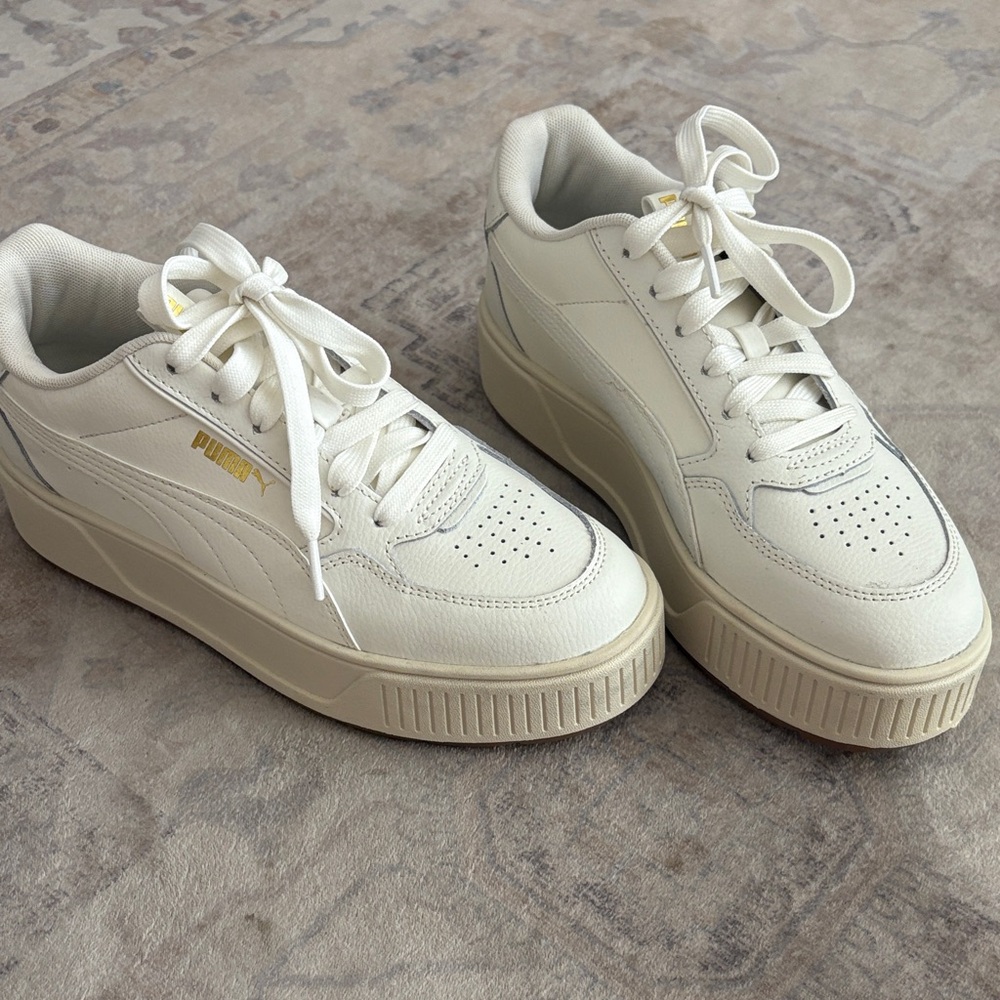 Like new Puma Wedge White Sneakers